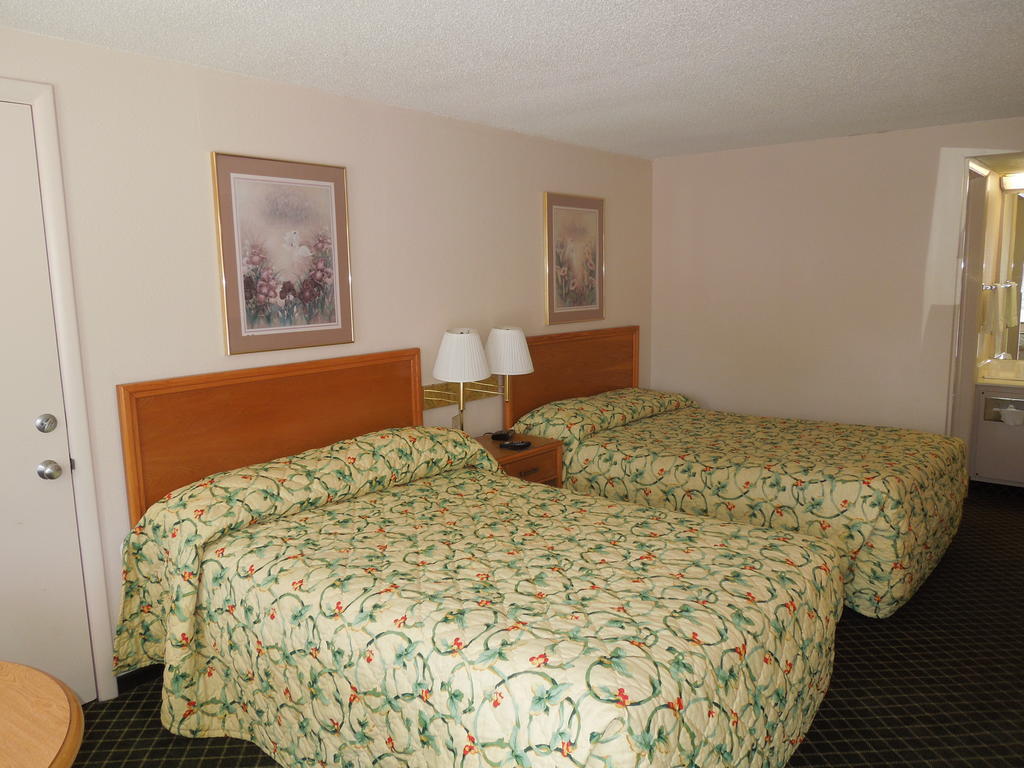 Knights Inn Elyria Quarto foto
